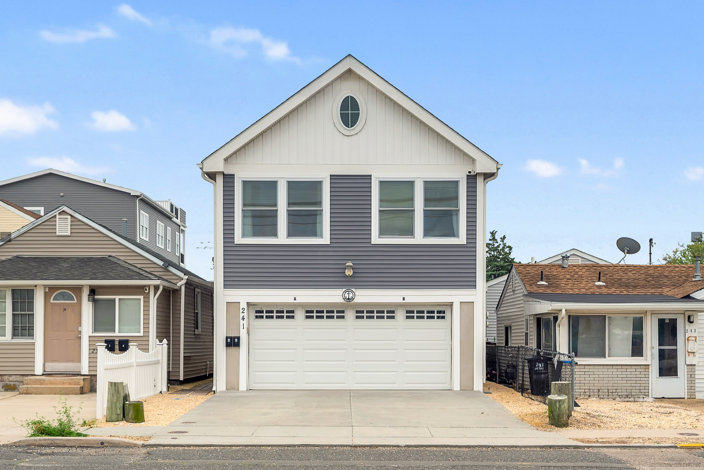 Salty Life-Spacious Beach House with Game Room & Roof Deck